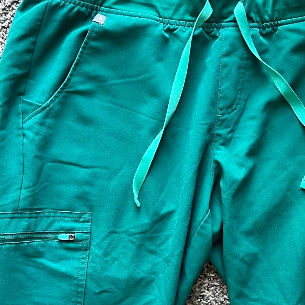 FIGS Zamora High Rise Jogger Scrub Pants Green Large Petite W23SW2016P - Picture 2 of 5